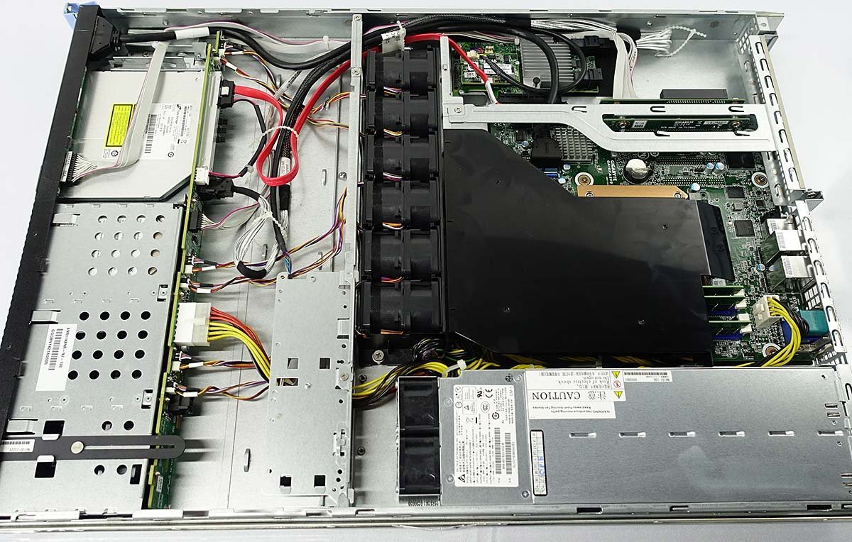 ラックサーバー NEC Express5800/R110h-1 N8100-2322Y/E3-1220 v5/メモリ24GB/HDD300GBx3 SAS/OS無/1U/サーバ S072417 NEC Express5800⁄R110h-1 | v5 N8100-2322Y⁄E3-1220 NEC、奥行き1⁄2の1Uラック型サーバ「Express5800⁄i110Ra-1h」を