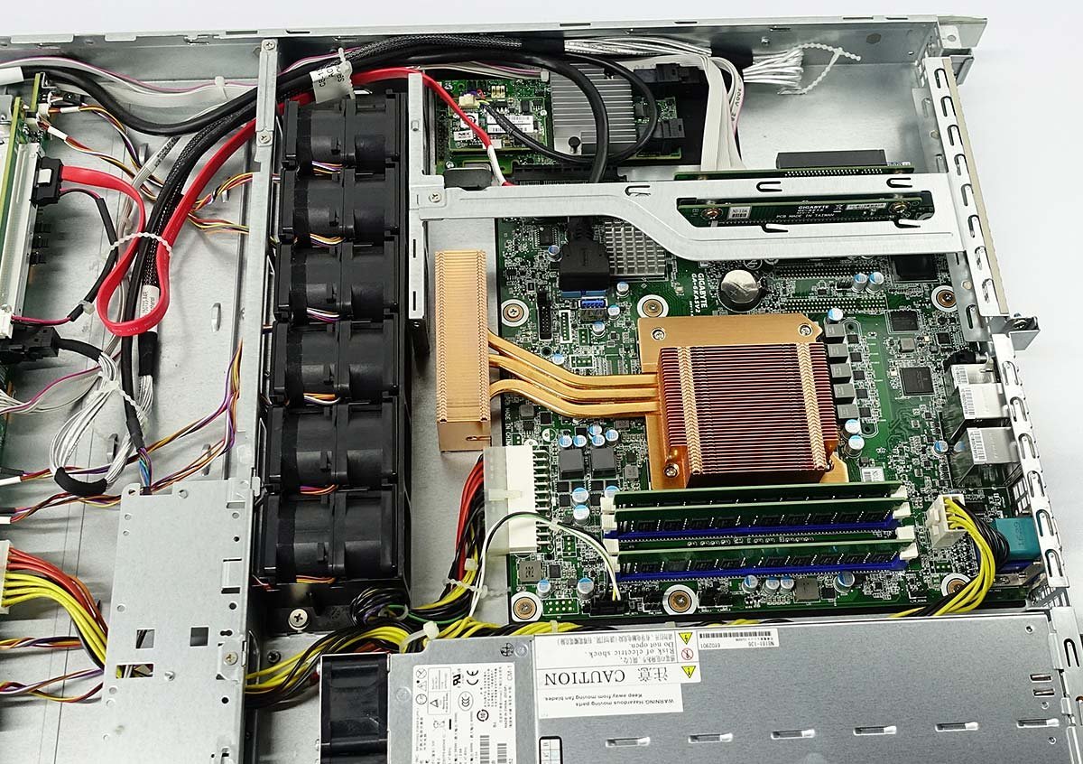 ラックサーバー NEC Express5800/R110h-1 N8100-2322Y/E3-1220 v5/メモリ24GB/HDD300GBx3 SAS/OS無/1U/サーバ S072417 NEC Express5800⁄R110h-1 | v5 N8100-2322Y⁄E3-1220 NEC、奥行き1⁄2の1Uラック型サーバ「Express5800⁄i110Ra-1h」を