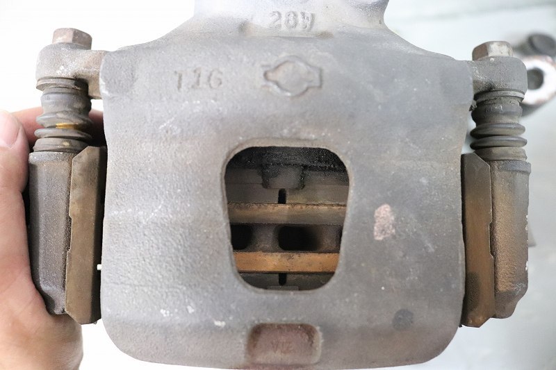 ローレル 25 メダリスト プレミア AT 後期(GC35 C35) 純正 フロント バフ ブレーキ キャリパー ブレーキ ローター ナックル 左右 p036135