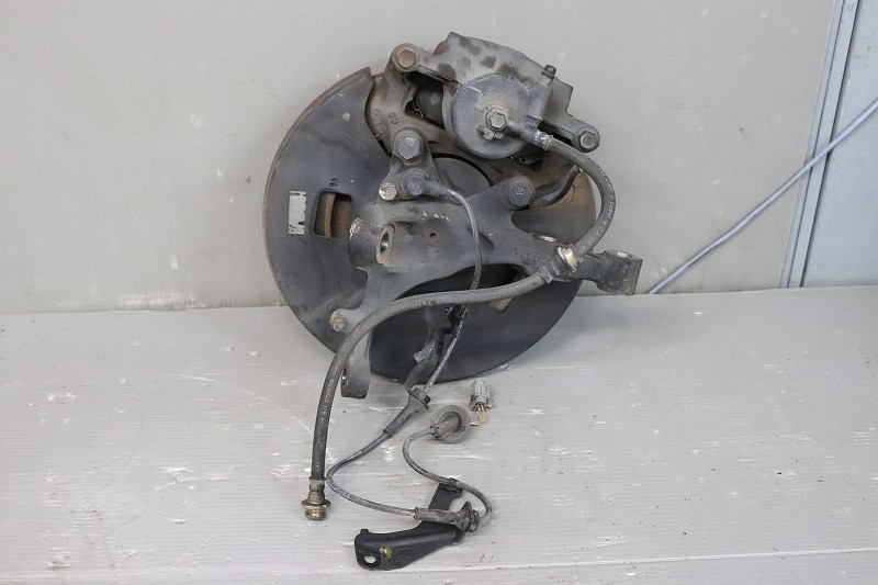 ローレル 25 メダリスト プレミア AT 後期(GC35 C35) 純正 フロント バフ ブレーキ キャリパー ブレーキ ローター ナックル 左右 p036135