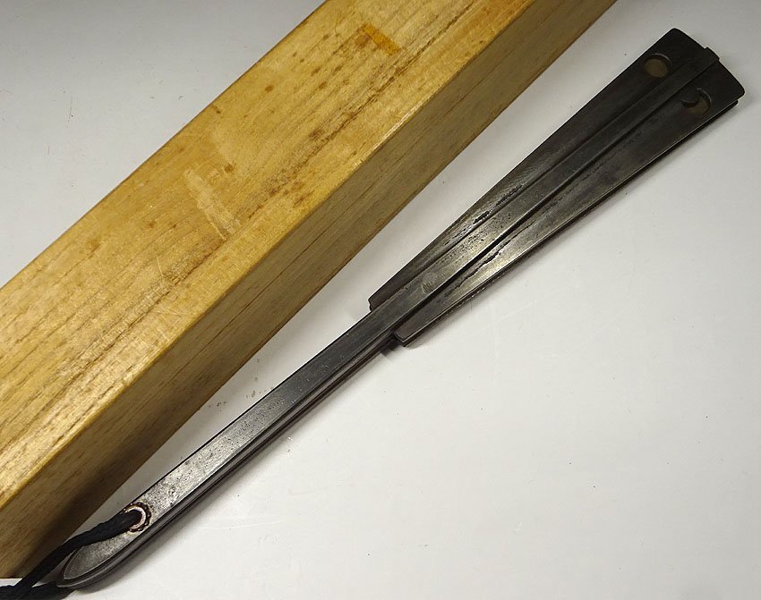 緑屋zt■ 鉄扇　兜割　武具　扇子形置物　木箱　旧家初出し　　km/7-458/29-4#80