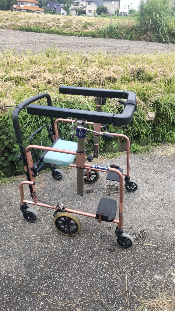 ジャンク品　歩行器カワムラ　ムーンウォーカー KW-MFX-L　6輪タイプ