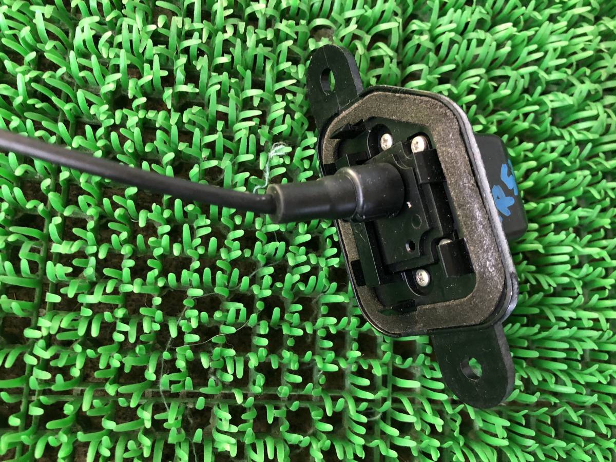 Z2-1 トヨタ ACR50/ACR55/GSR50/GSR55 エスティマ 純正 バックカメラ 86790-28220 送料520円 エスティマ トヨタ GSR50 パーツ 純正 LEDライセンスランプ
