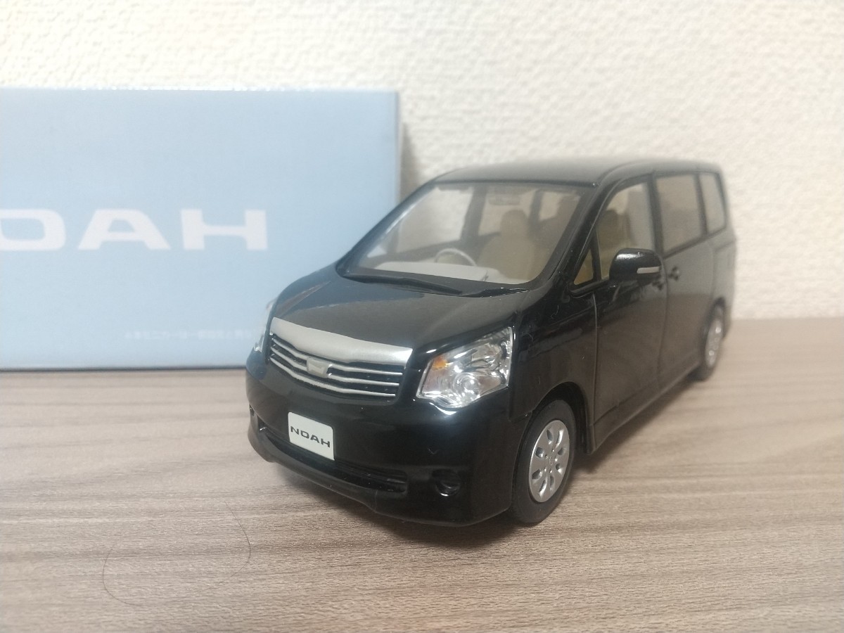 1/30 トヨタ ノア 70後期型 カラーサンプルミニカー ブラック 非売品