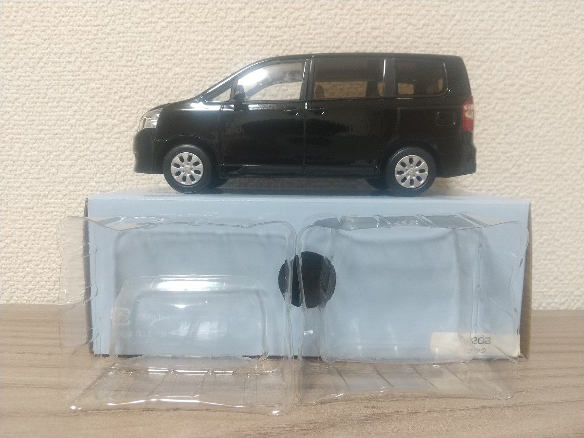 1/30 トヨタ ノア 70後期型 カラーサンプルミニカー ブラック 非売品