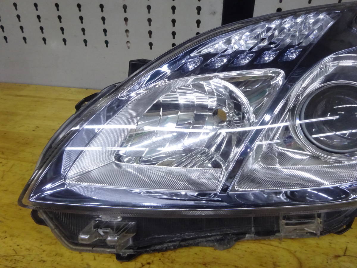 【12/30まで値下げ中】US50プリウス前期　純正ヘッドライト左右 トヨタ プリウス 前期 純正左ヘッドライト ハロゲンタイプ ZVW30