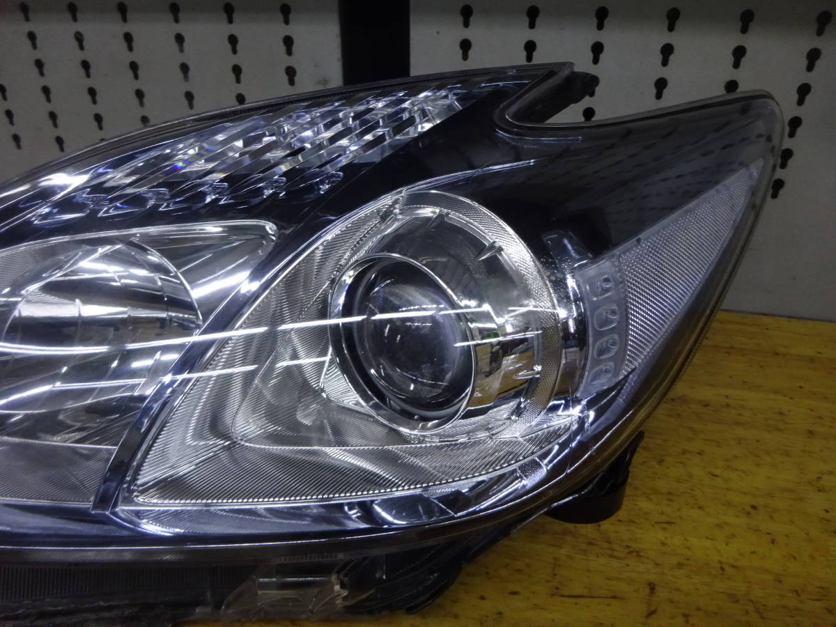 トヨタ プリウス 前期 純正左ヘッドライト ハロゲンタイプ ZVW30
