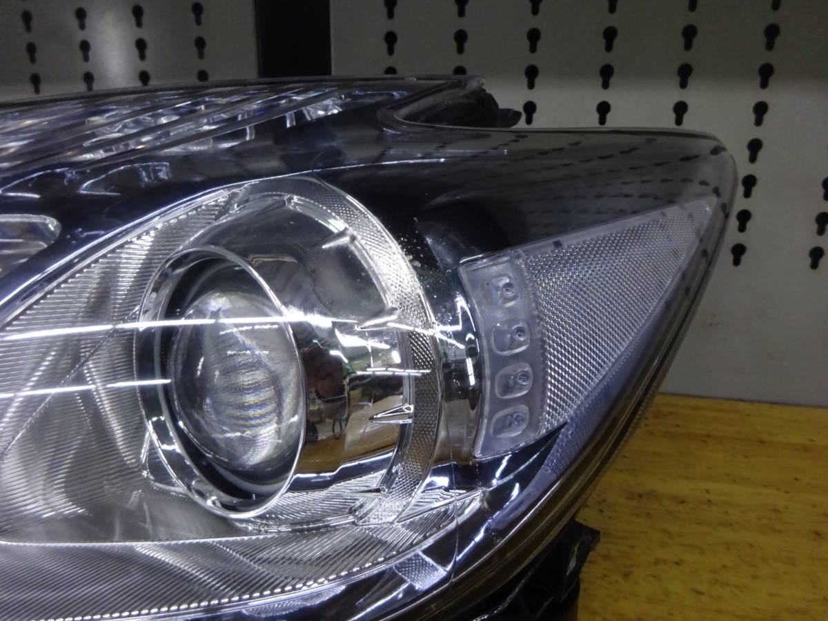 トヨタ プリウス 前期 純正左ヘッドライト ハロゲンタイプ ZVW30