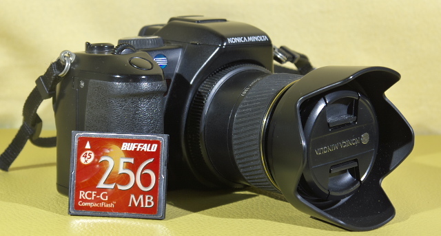 KONICA MINOLTA DiMAGE A200 800万画素 2/3CCD / 光学7倍ズーム / 256MB