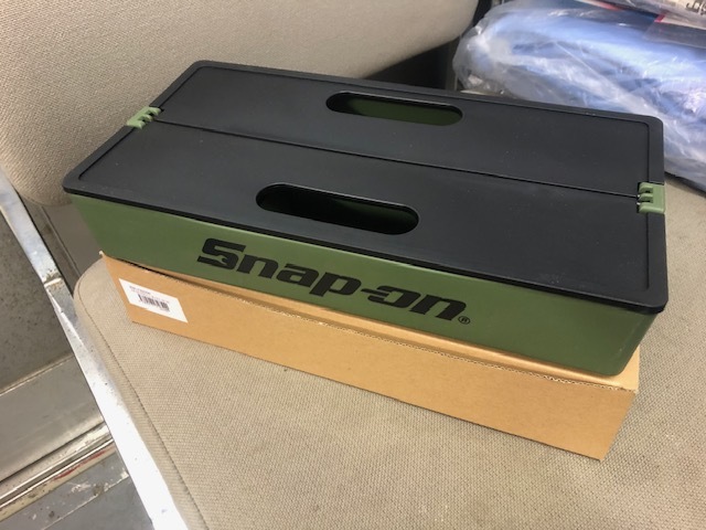 スナップオン　カーキカラー　Snap-on 　☆☆　ボックス　小物入れ　☆☆　新品　　未使用　限定　オフィシャル商品 