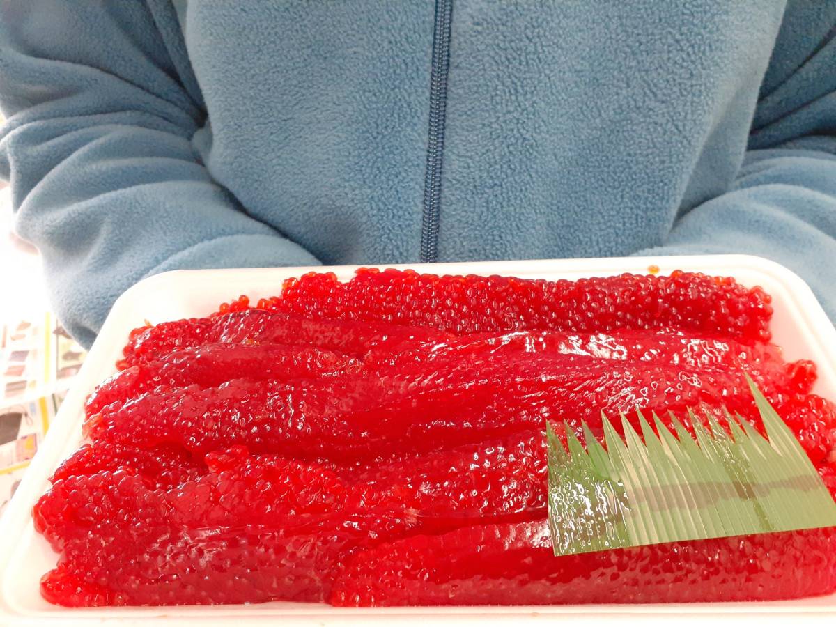 ★お家でご馳走・暑い時はコレ！お盆前で需要高まりやっと仕入れました。新物入荷！船上加工の紅サケの塩筋子550グラム。ご飯のお供に！