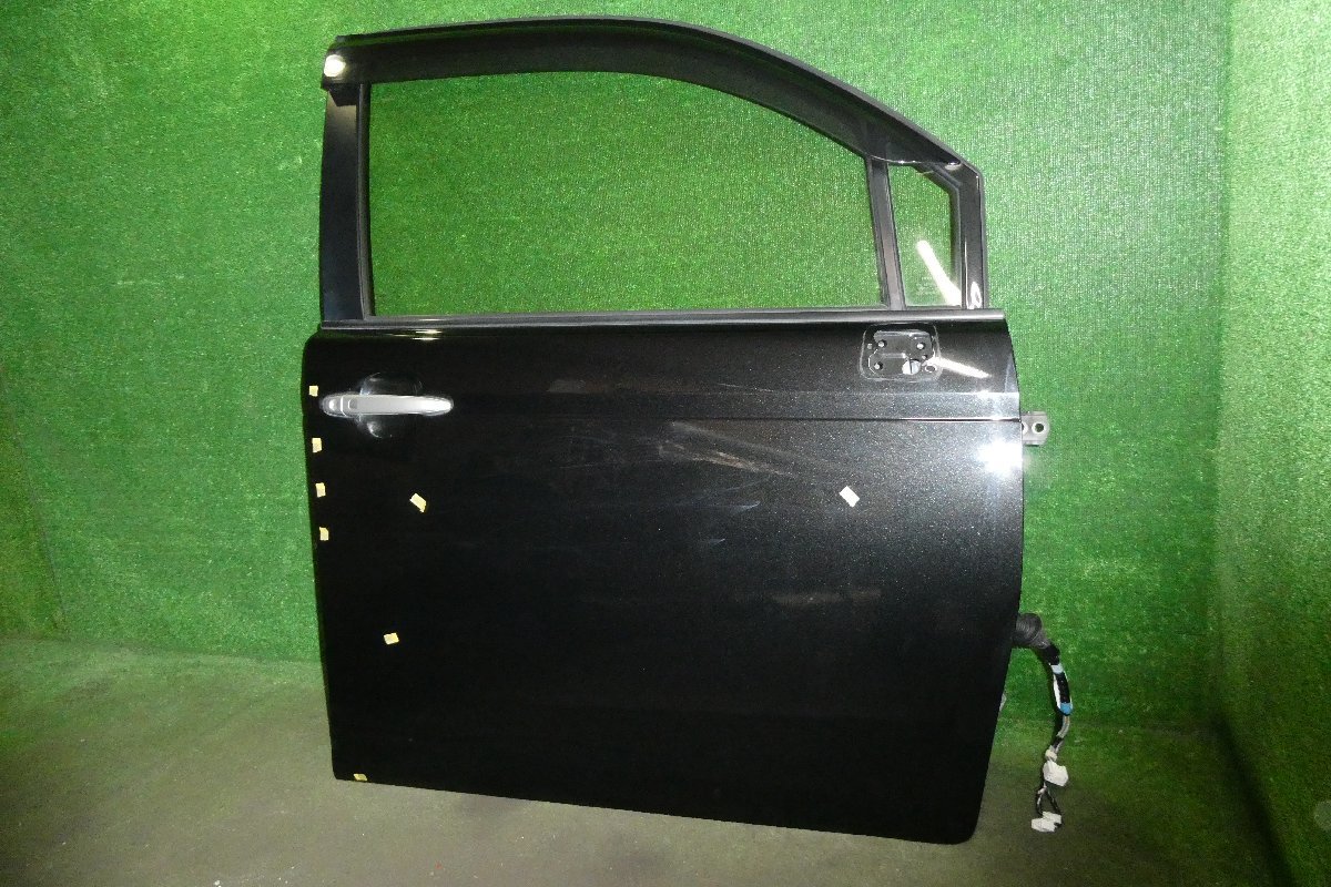 【A58331】◇スペイド NCP141 右フロント ドア 209