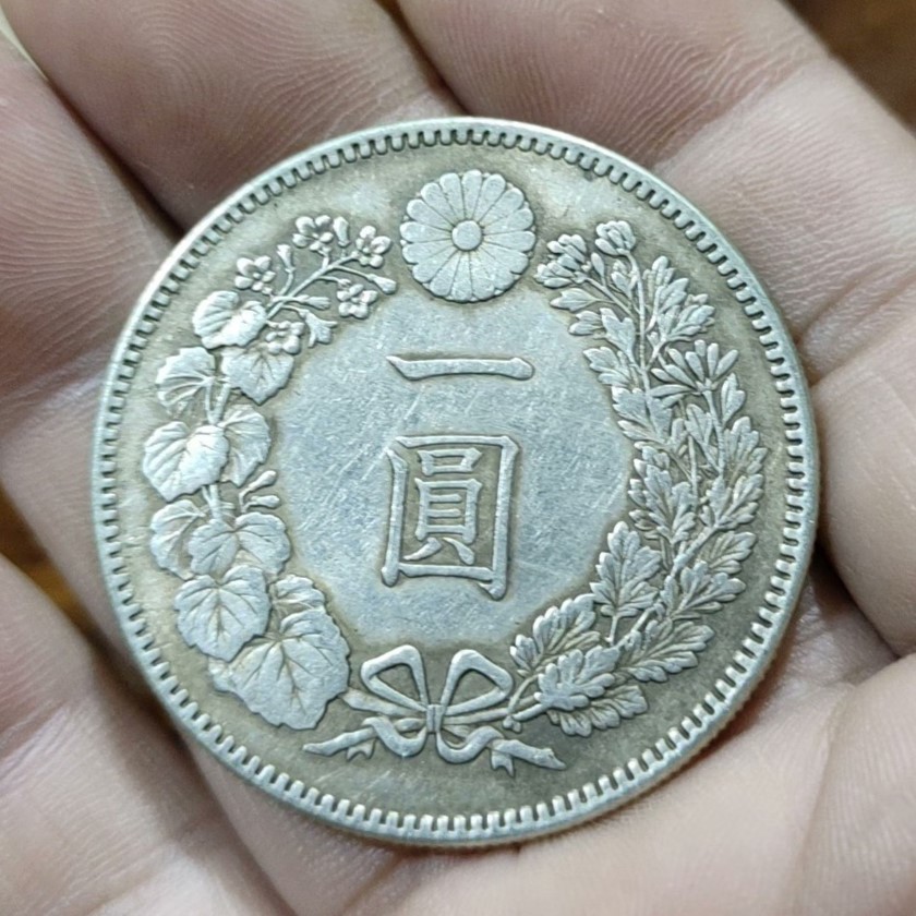 ◇ 古銭 新1円銀貨 大型 明治13年 新1円銀貨明治十
