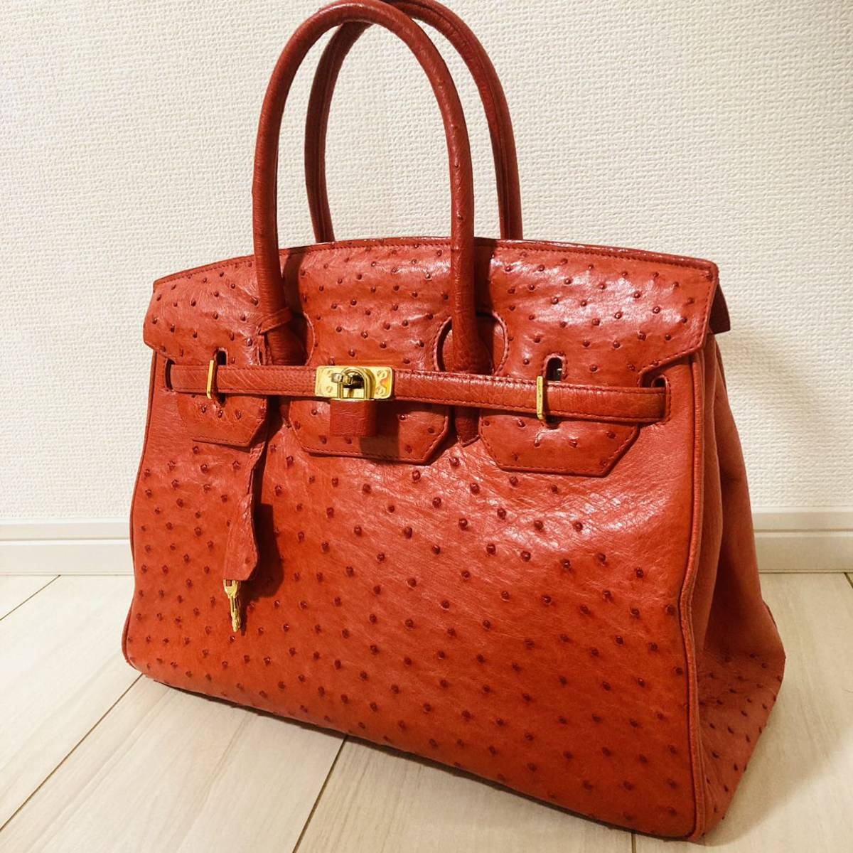 ★美品★ オーストリッチ ダチョウ 駝鳥 ハンドバッグ 大容量 カデナ 南京錠 ベルト 赤 RED レッド GD金具 エキゾチックレザー 