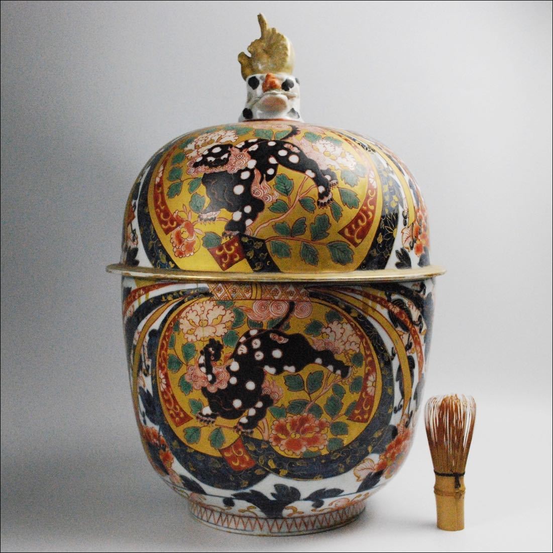 時代物 古伊万里 染錦 唐獅子牡丹 鳥摘 蓋物 大蓋物 高：47cm 古美術