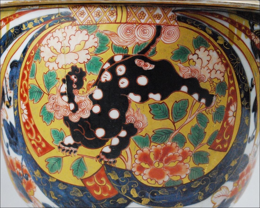 時代物 古伊万里 染錦 唐獅子牡丹 鳥摘 蓋物 大蓋物 高：47cm 古美術