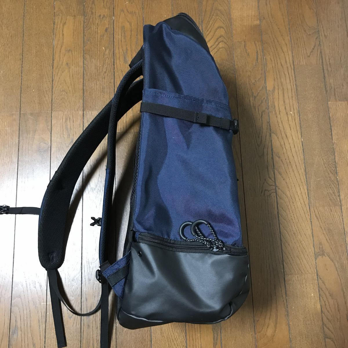 美品】OAKLEY オークリー リュック デイパック ネイビー(かばん 