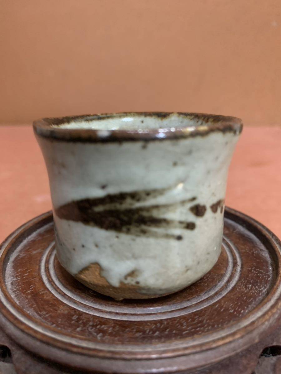 古唐津　岸岳皿屋窯　ぐい呑み 古唐津岸岳皿屋皮鯨絵唐津草花文たちぐい呑 1590-1610年代(酒器)｜売買