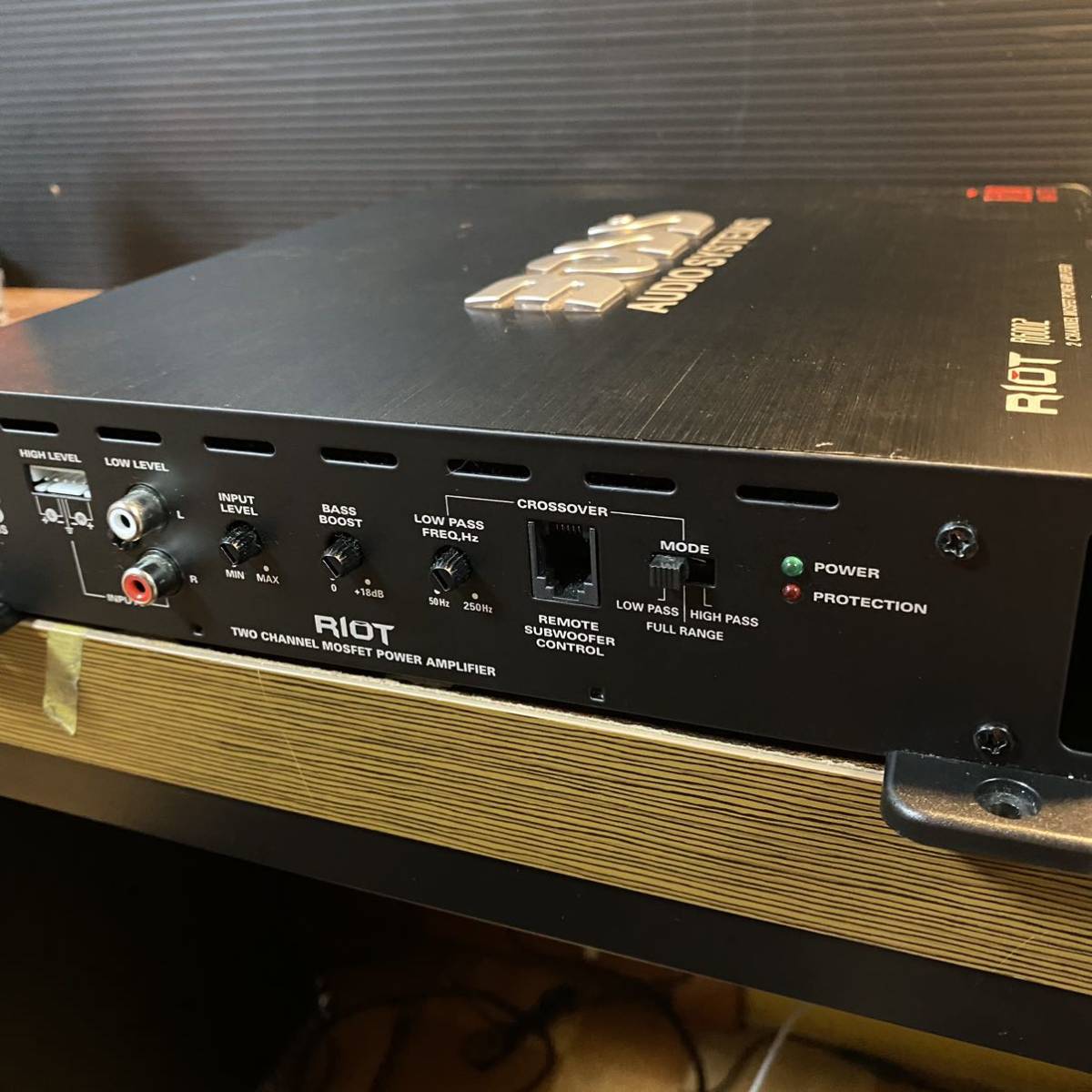 BOSS RIOT R6002 1200W アンプ BOSS Audio Systems R6002 Riot Series