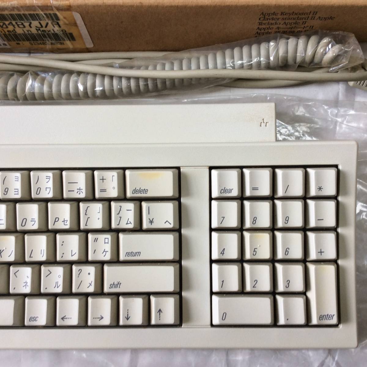ジャンク][動作未確認] Apple Keyboard II M0487 6色りんご 箱付 ADB
