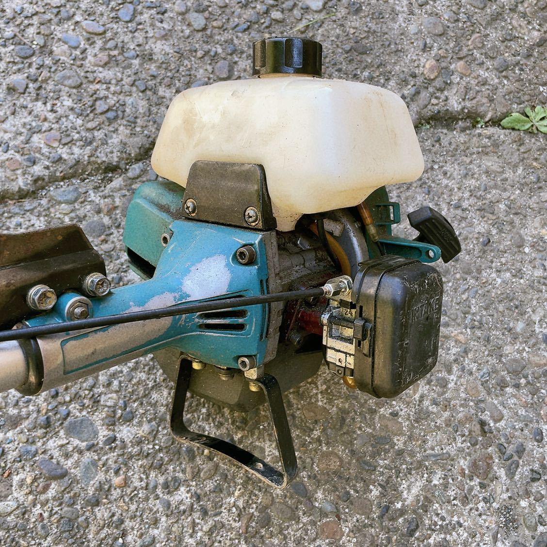 ジャンク 動作未確認 草刈機 マキタ makita EM350 35cc 刈払機 農機具 