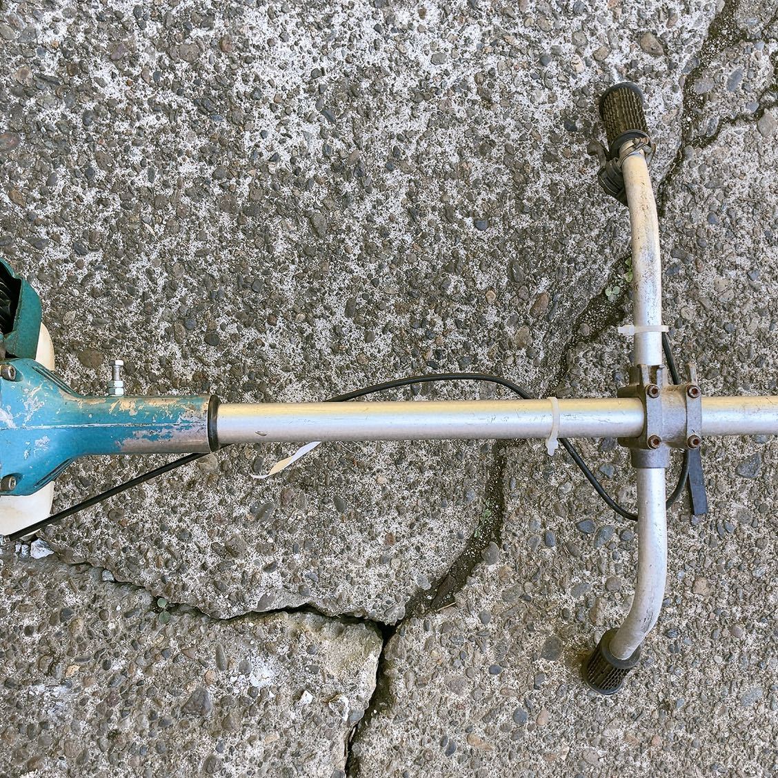 ジャンク 動作未確認 草刈機 マキタ makita EM350 35cc 刈払機 農機具 
