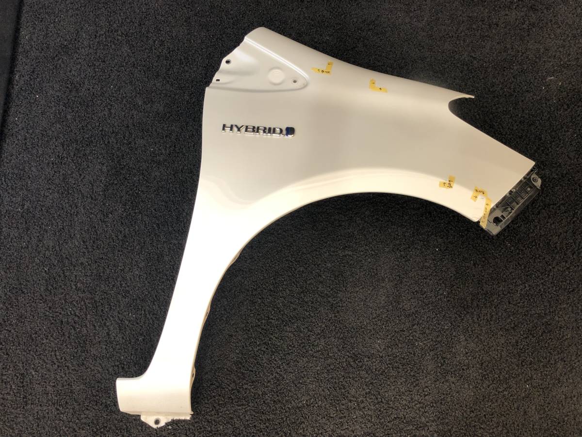 ヴィッツ NHP130 右フェンダー 070 ホワイトパールクリスタルシャイン 53811-52570 380366