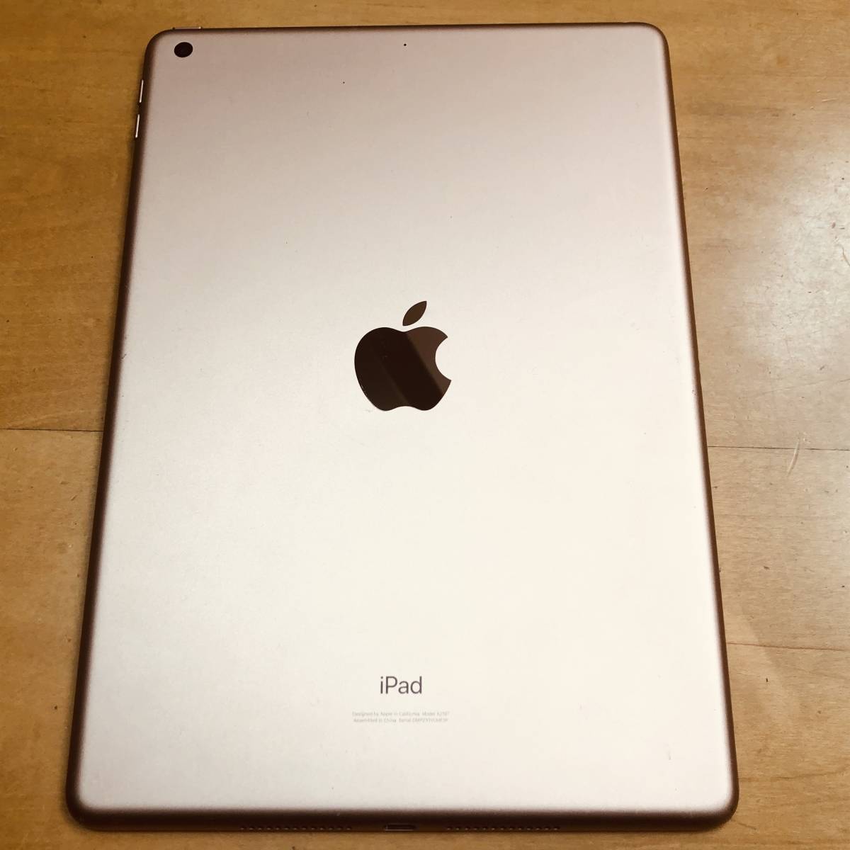 iPad 第7世代 32GB Wi-Fiモデル ゴールド 画面に割れ 箱 充電器付き