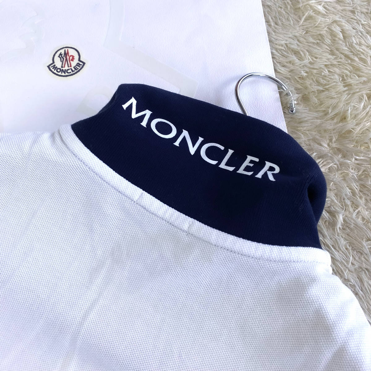 極美品!MONCLER半袖ポロシャツ ワンポイント袖ロゴワッペンL~M白 