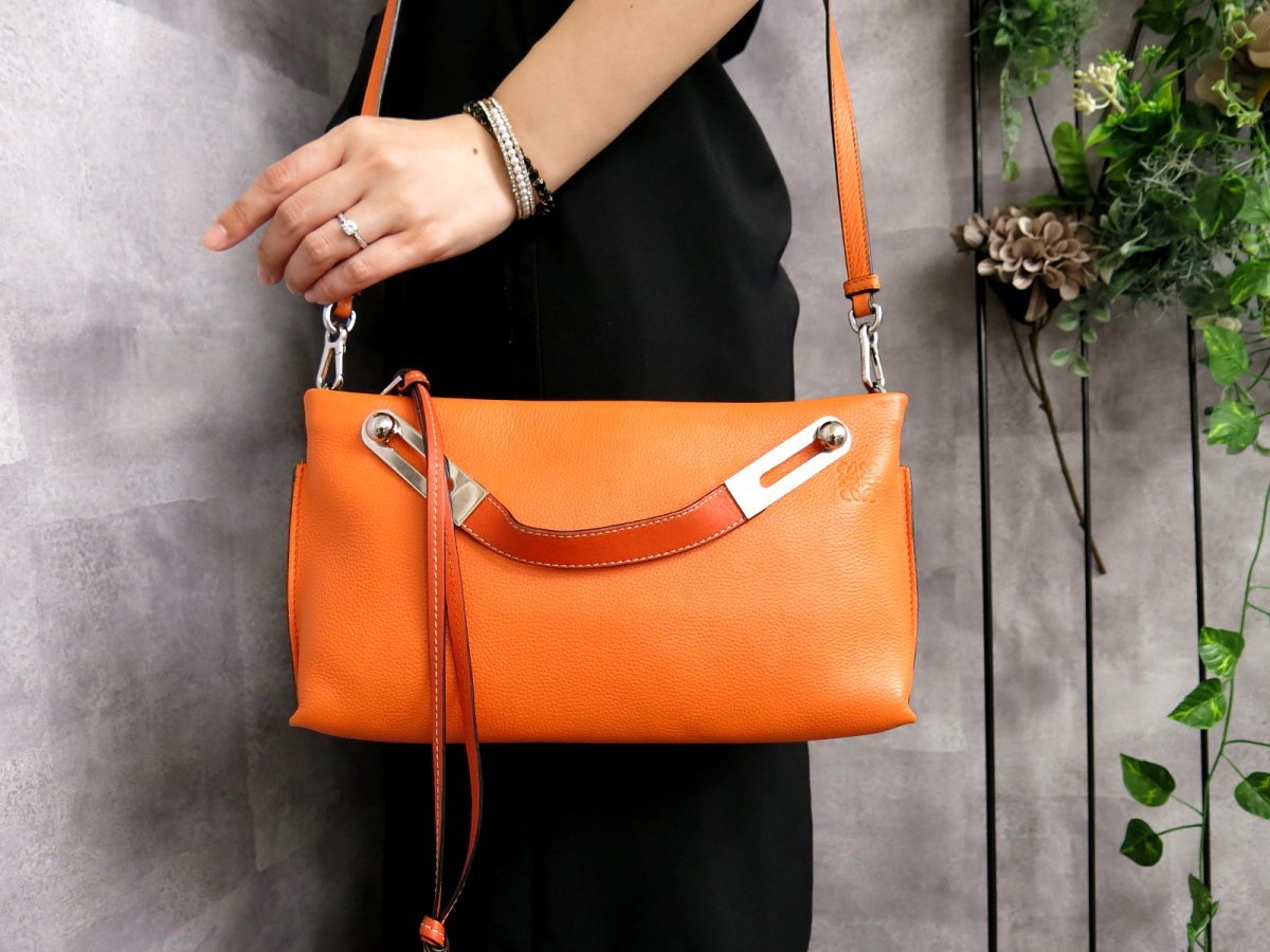 ○超美品○LOEWE ロエベ○ミッシー○アナグラム○カーフ レザー 本革
