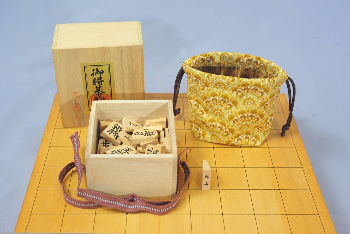 将棋セット 卓上将棋盤 本黄楊上彫 天上作 将棋駒 駒台 駒袋(将棋 
