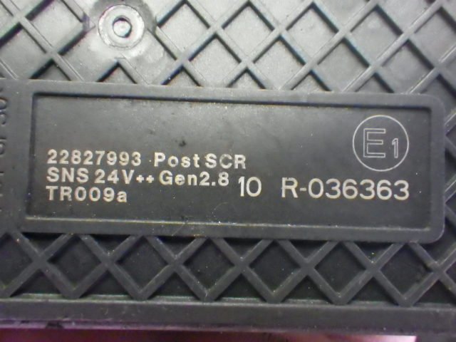 r466-62 ☆ 日産 UD トラックス クオン ノックス センター マフラー