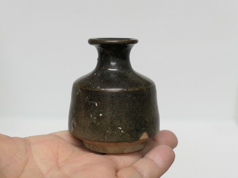 関東初荷4 沖縄の古陶 ④ 古琉球 沖縄 壺屋 涌田 喜名 褐釉徳利 11.6cm