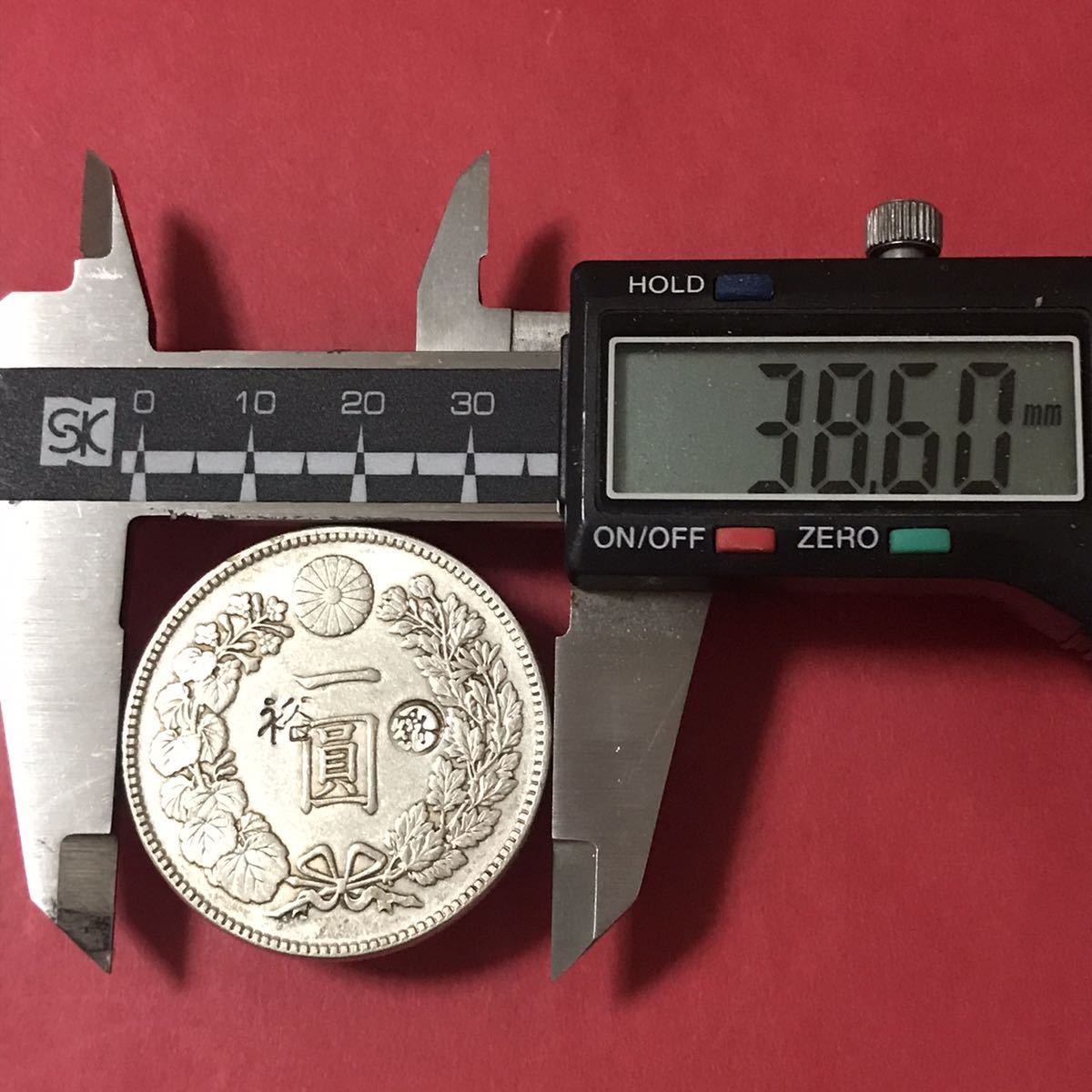 新1円銀貨（大型）明治15年 荘印打 新1円銀貨(大型) 明治15年銘