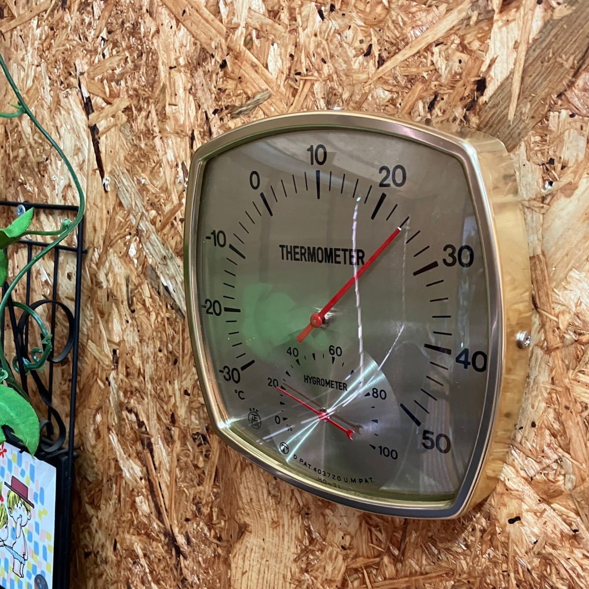  当時物 アルミ製 温湿度計/ 箱付き デッドストック品 昭和レトロ/壁掛け インテリア ゴールド ビンテージ ポ-414(その他)｜売買されたオークション情報、yahooの商品情報をアーカイブ公開 - オ その他