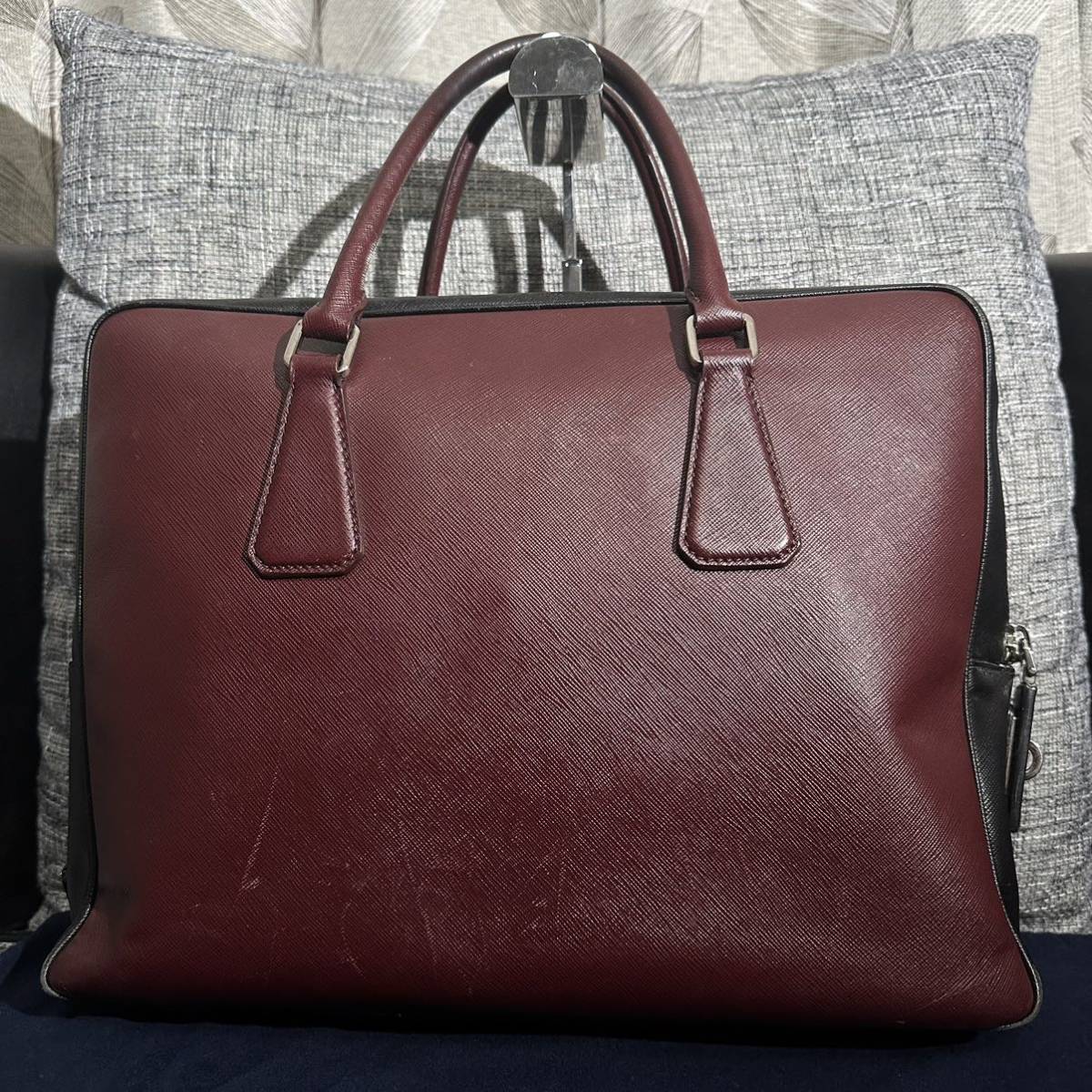 1円〜 PRADA オールレザー A4サイズ以上ビジネスバッグ ボルドー 三角