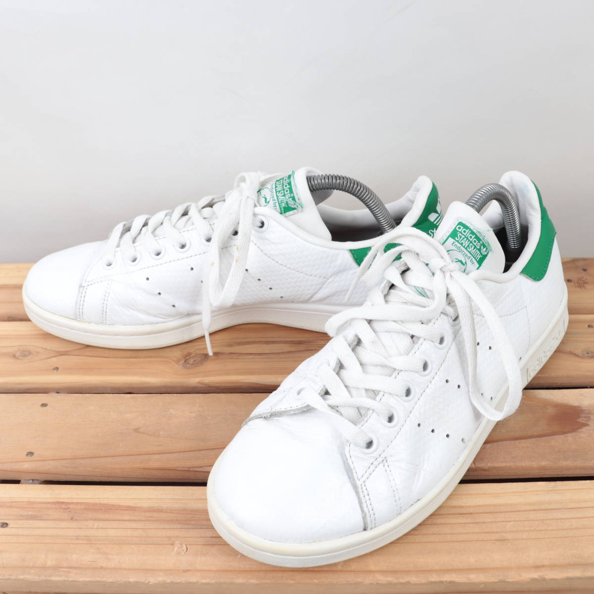  z6354 アディダス スタンスミス US8 1/2 26.5cm/白 ホワイト 緑 グリーン adidas STANSMITH メンズ スニーカー(26.5cm)｜売買されたオークション情報、yahooの商品情報をアーカイブ公開 - オークファン 26.5cm