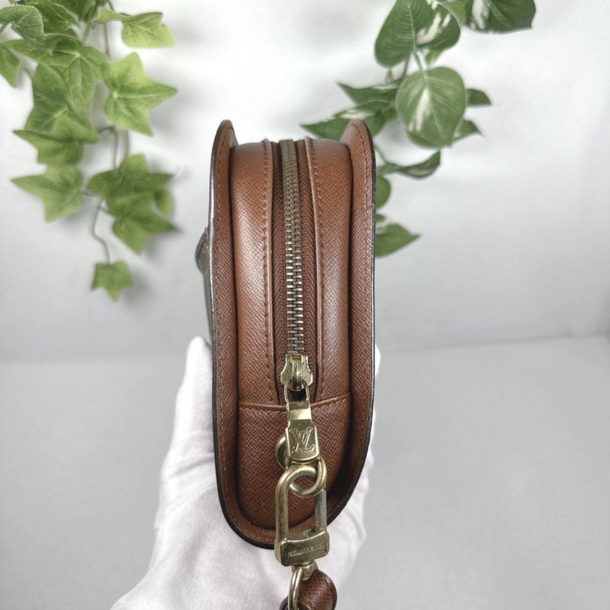 お値下げ！ルイヴィトン 繰り返し モノグラム オルセー セカンドバッグ 