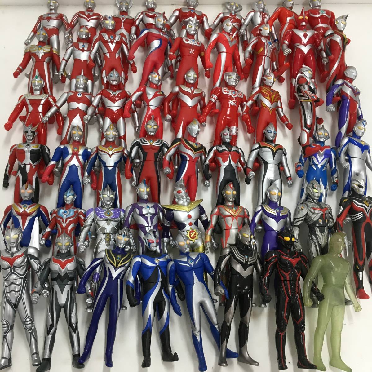 フィギュア◇ウルトラマンシリーズ ソフビ まとめ売り 約63点 中古