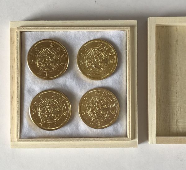 4枚 旧20円金貨 明治3年、9年、10年、13年 木箱入り コレクション