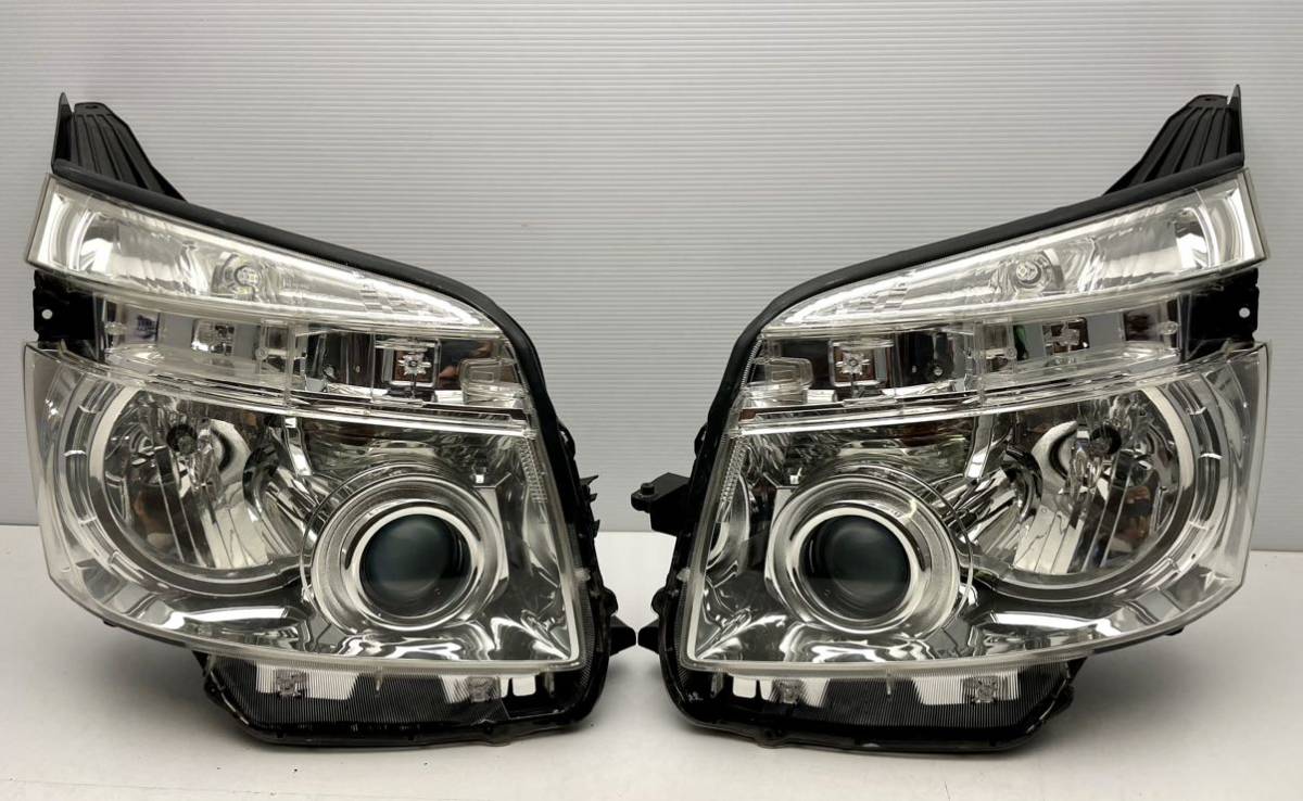 トヨタ　ヴォクシー　左ヘッドライト　ZRR75 トヨタ 70/75 ヴォクシー VOXY 前期 ZRR70 ZRR75 バラスト付き ヘッド