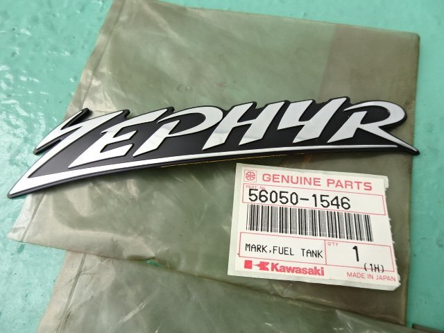 中古品　ゼファー400　タンクエンブレム　純正エンブレム　ゼファーエンブレム ZEPHYR 400 ゼファー 400 カワサキ純正 タンクエンブレム 左右セット