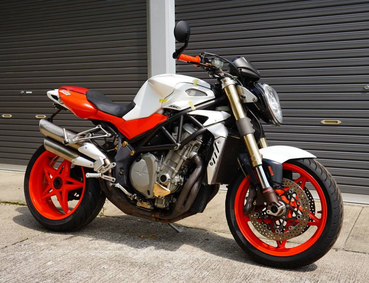 MV 0 BRUTALE F4 - 走る宝石と呼ばれたMVアグスタF4の兄弟車、獰猛と 