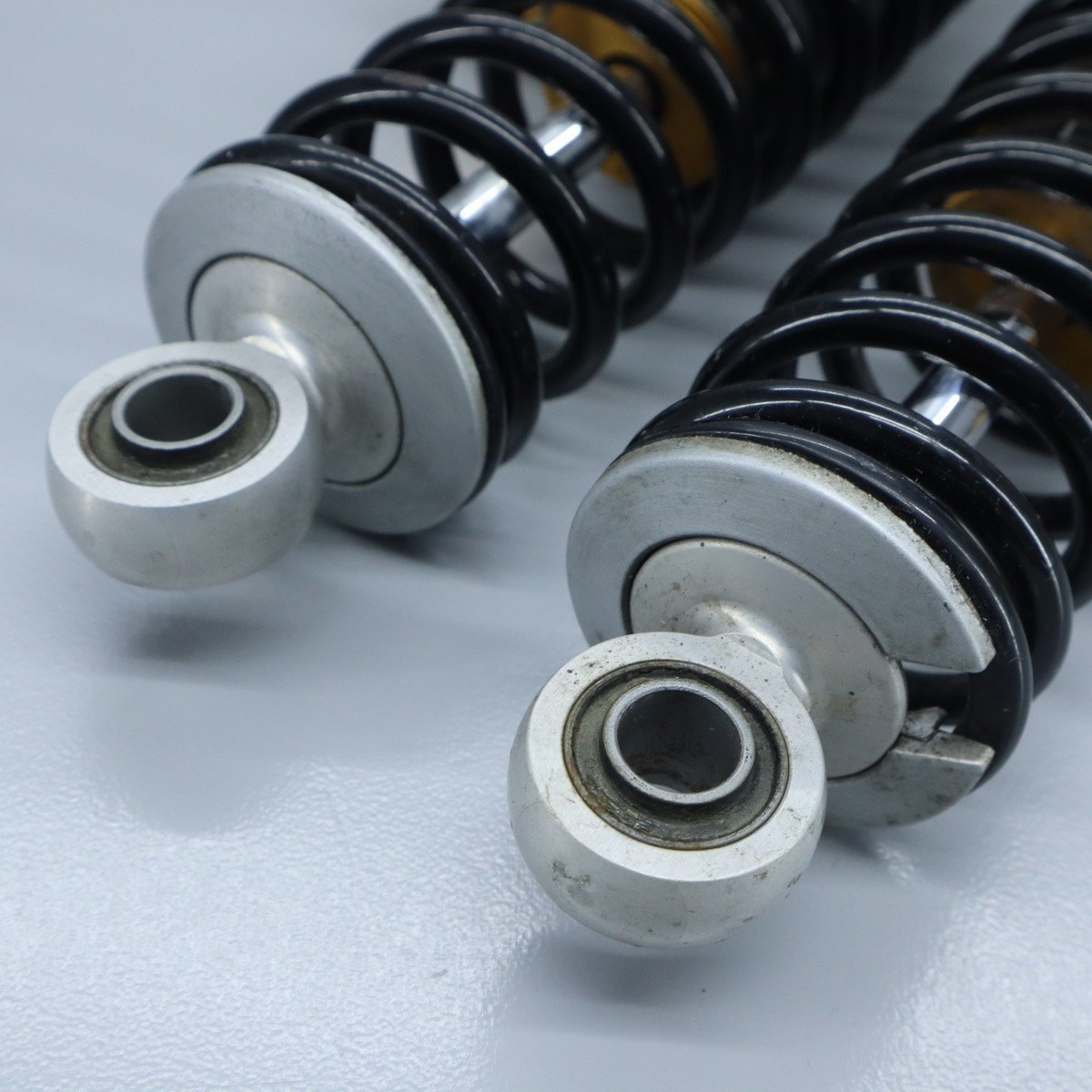 SR400.オーリンズ.リアサス.サスペンション.ohlins.YA8030.リア 