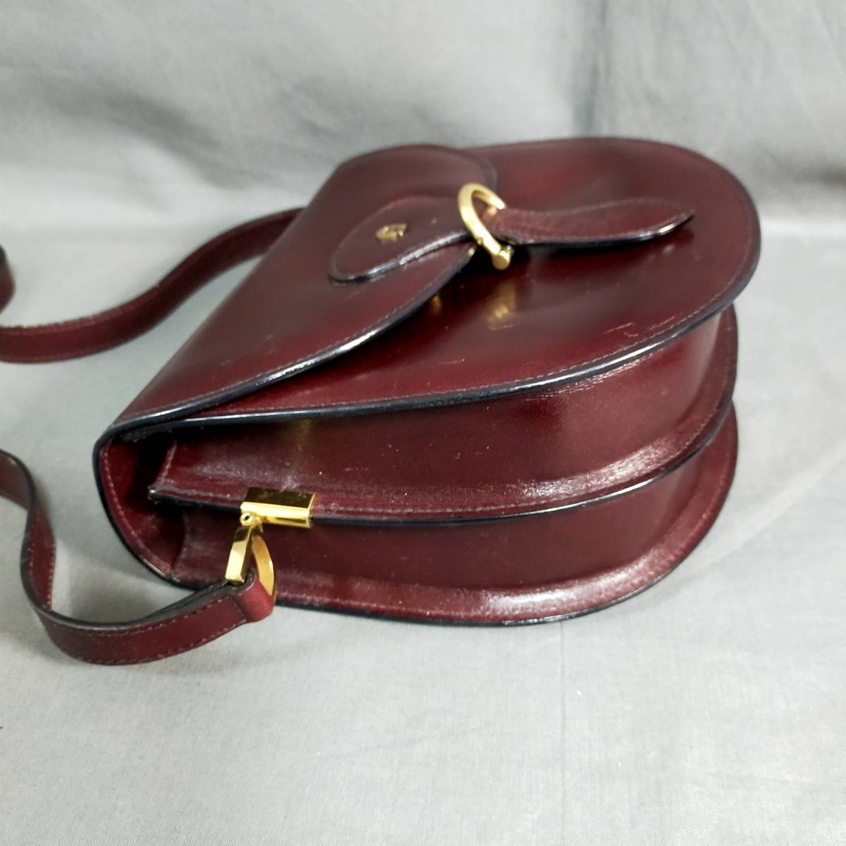 5509/26 GJ52147 Aigner レザー ショルダーバッグ 斜め掛け ボルドー 