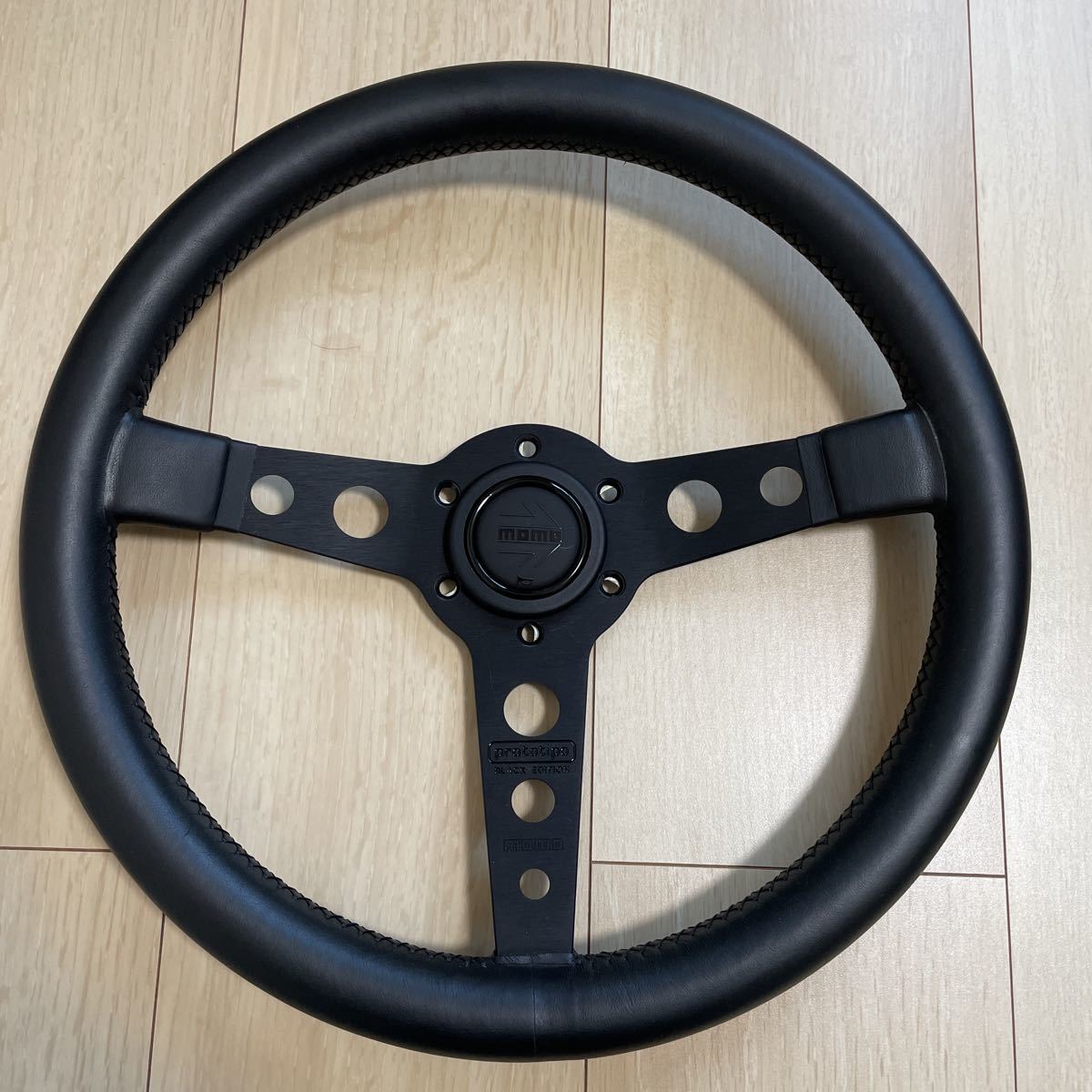 セール，100%新品 MOMO プロトティーポ ブラックエディション 35パイ(ステアリング、ハンドル本体)｜売買されたオークション情報、yahooの商品情報をアーカイブ公開 - オークファン ステアリング、ハンドル本体