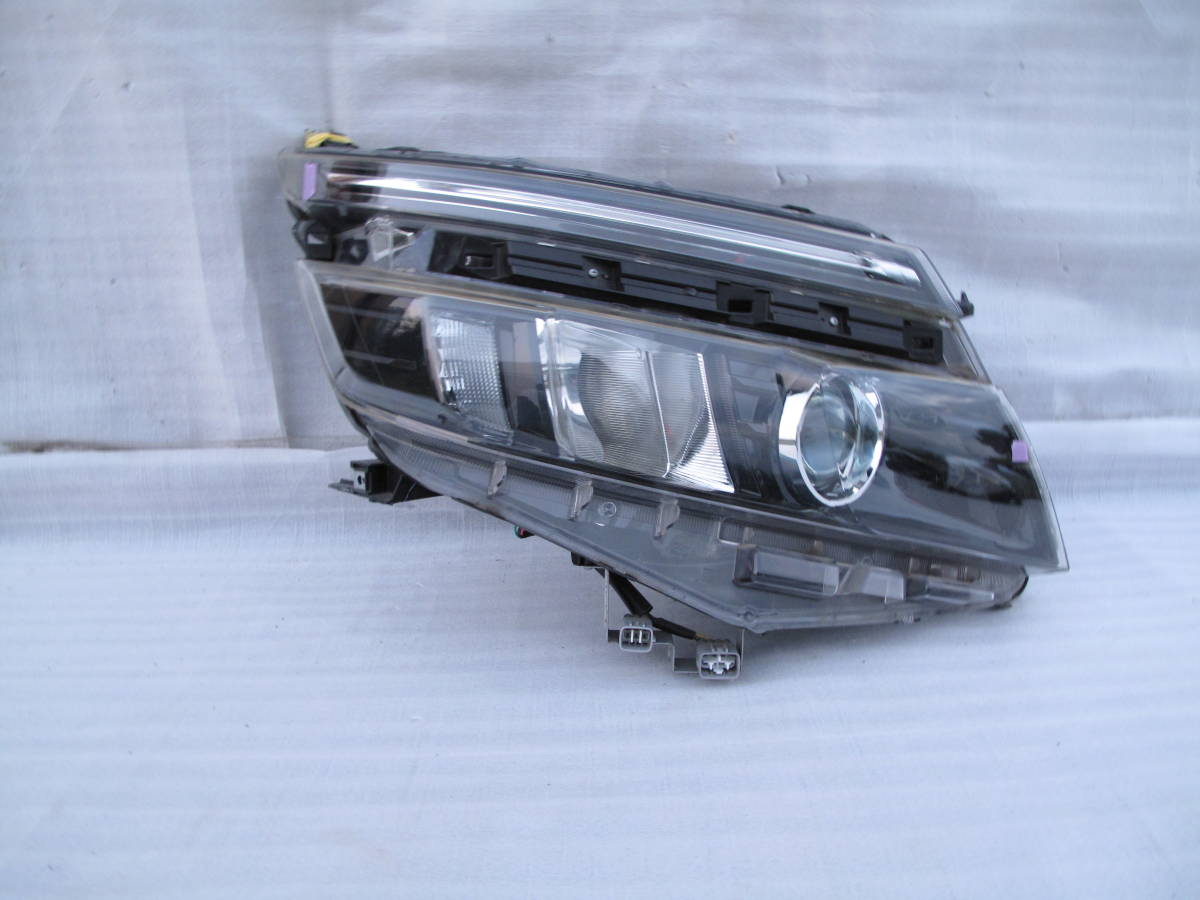 ウ゛ォクシー VOXY ZRR80 ZWR80 右 ヘッドライト 28-229 81110-28D20