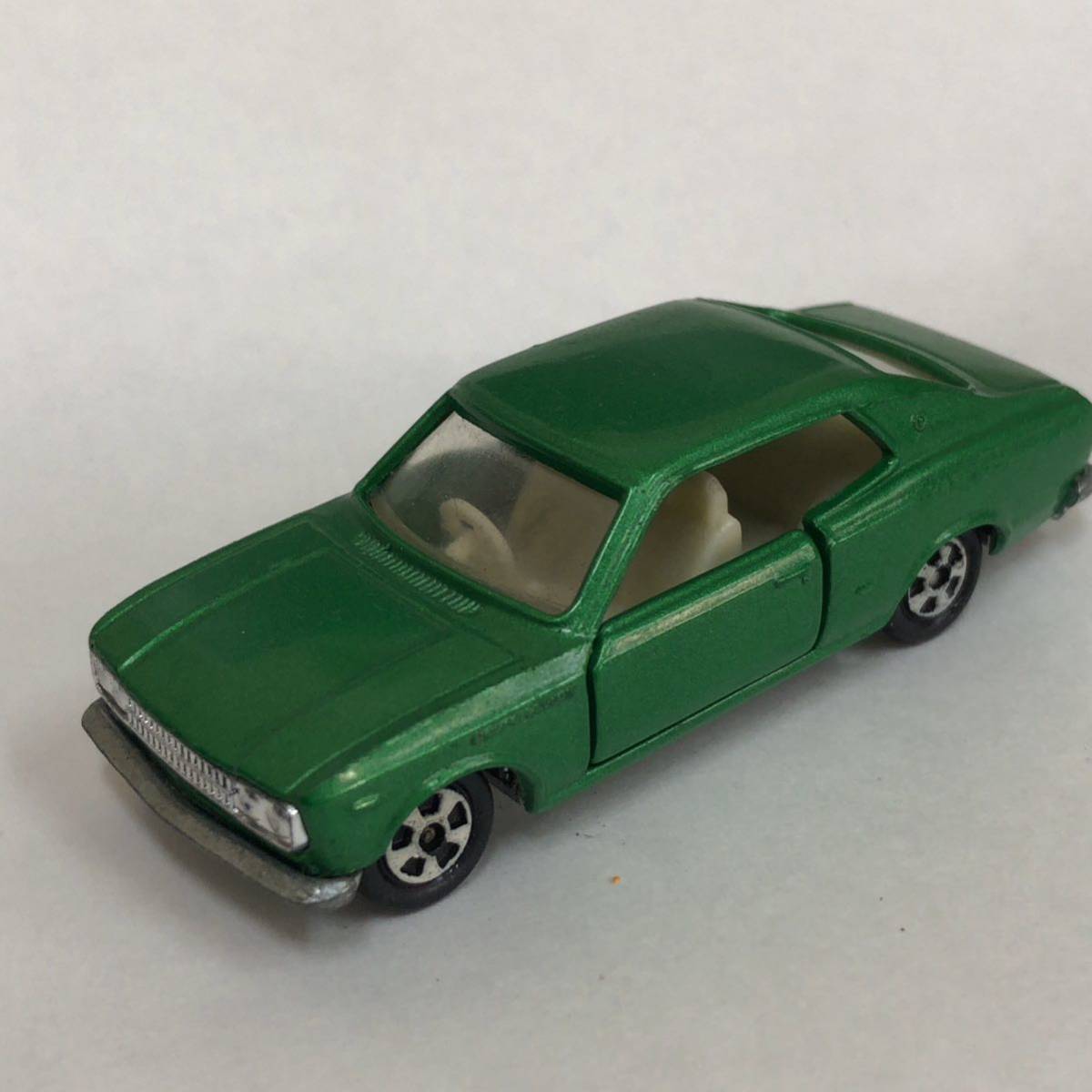 TOMICA トミカ 日産ローレル 2000GX 箱付き 1Aホイール トミカ 14-1-1