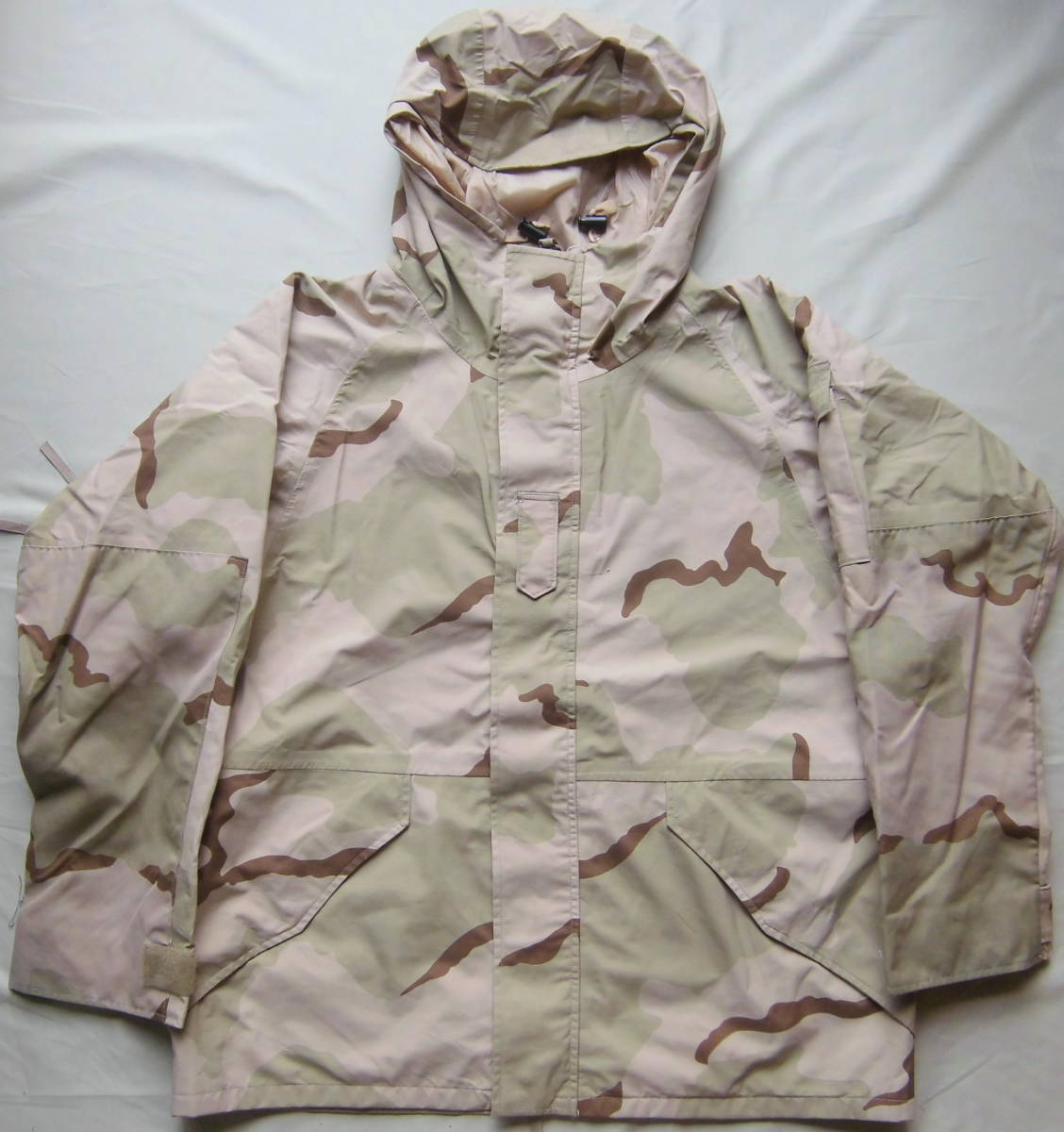 極上品米軍3Cデザート迷彩ECWCSゴアテックスパーカーLR