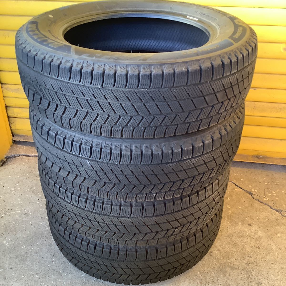 ブリヂストン ブリザック VRX3 175/65R15 スタッドレスタイヤ 深溝 21 